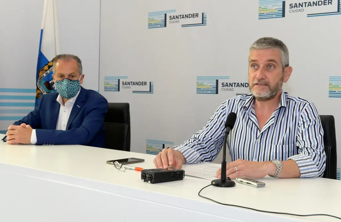 El director de Urbanismo con el concejal, Javier Ceruti