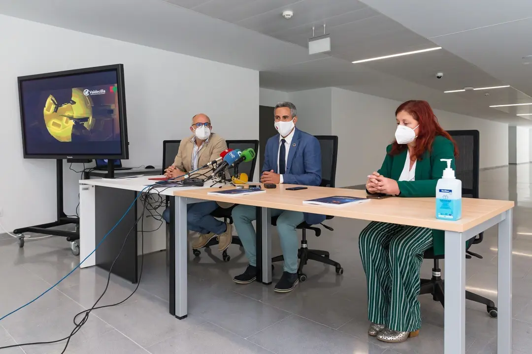 El Vicepresidente Y Consejero De Universidades, Igualdad, Cultura Y Deporte, Pablo Zuloaga, Y El Consejero De Sanidad, Miguel Rodr&iacute;guez, Abordan La Implantaci&oacute;n Del Proyecto De Protonterapia