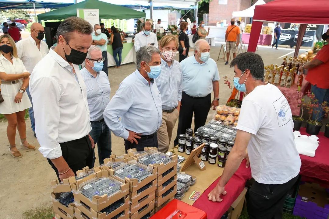 Revilla y Blanco visitan la VI Feria Agroalimentaria de Reoc&iacute;n