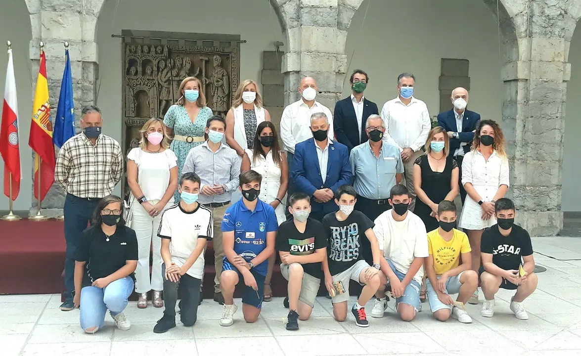 Presentaci&oacute;n del Campeonato  de Espa&ntilde;a Infantil de Bolos en el Parlamento de Cantabria