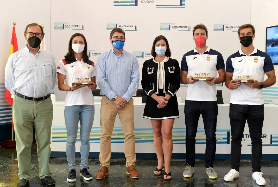 Gema Igual recibe a los jugadores c&aacute;ntabros de la Selecci&oacute;n Espa&ntilde;ola de Hockey Hierba que han participado en los JJOO