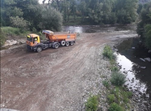 Trabajos de mantenimiento en los ríos Asón y Carranza, en Ramales