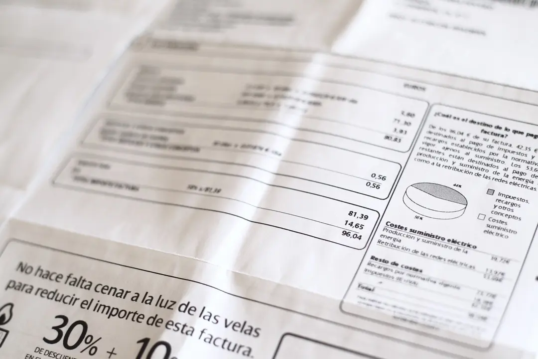 Archivo - Facturas de la luz.