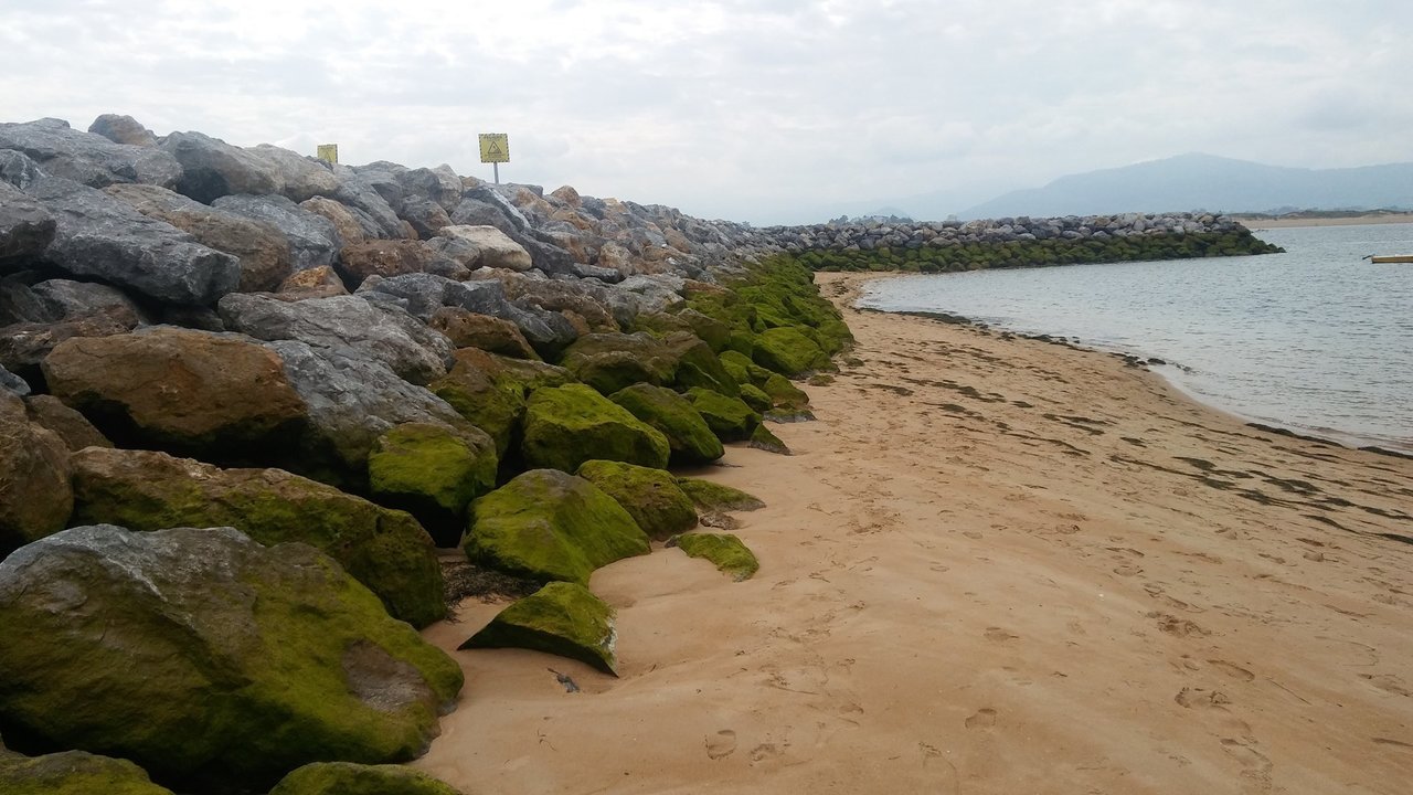 Archivo - Diques playas Bahía de Santander 