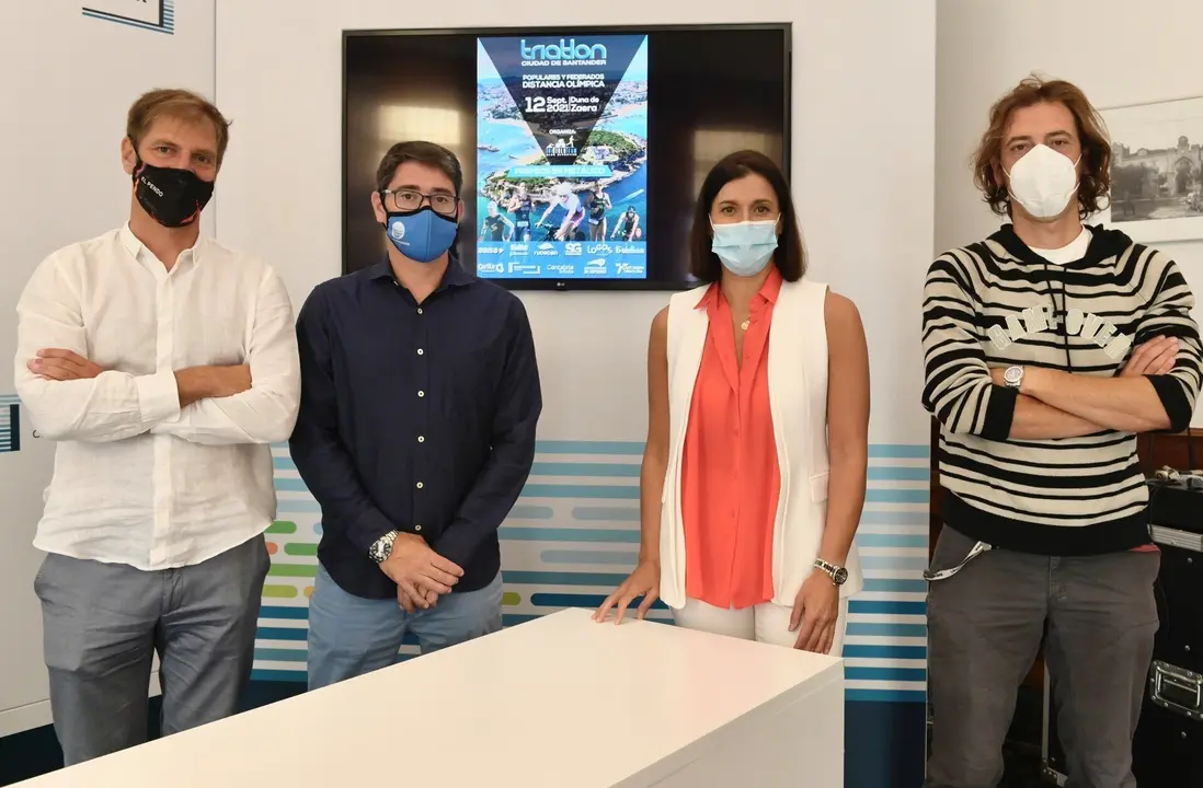 Presentaci&oacute;n de la tercera edici&oacute;n del triatl&oacute;n 'Ciudad de Santander'.