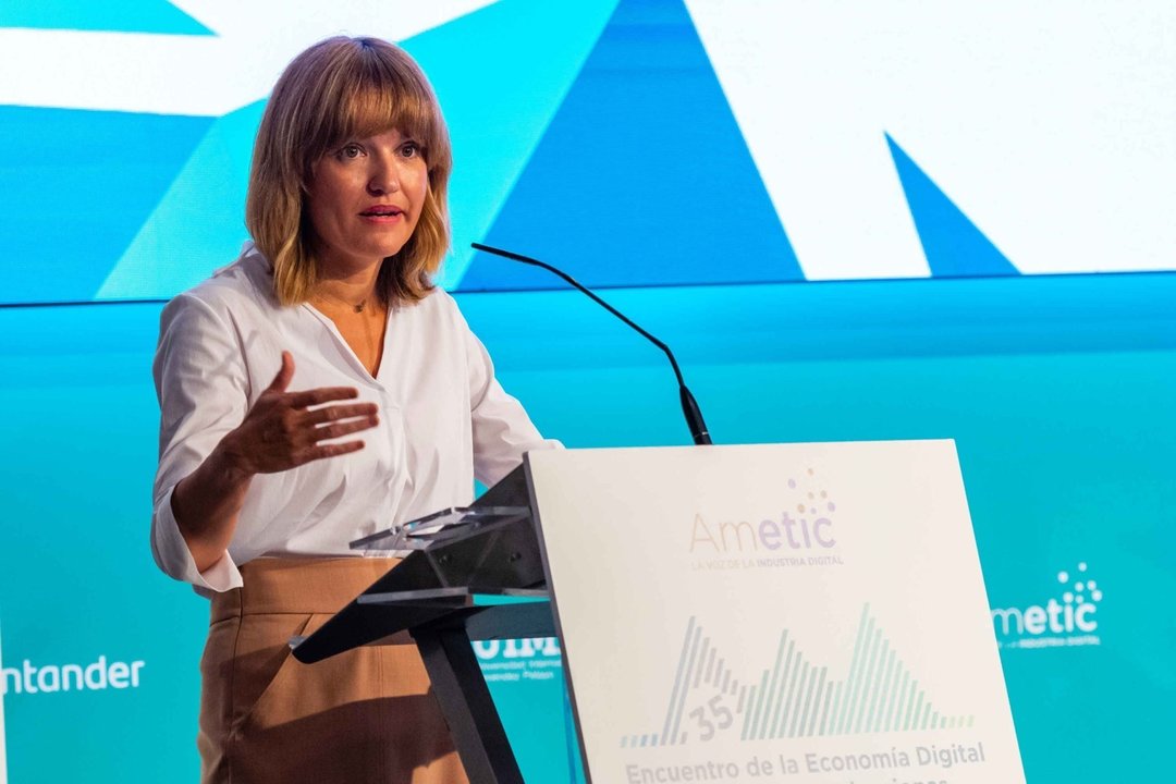 La ministra de Educación y Formación Profesional, Pilar Alegría, durante su intervención este jueves 2 de septiembre en el 35 Encuentro de la Economía Digital y las Telecomunicaciones organizado por Ametic en Santander.