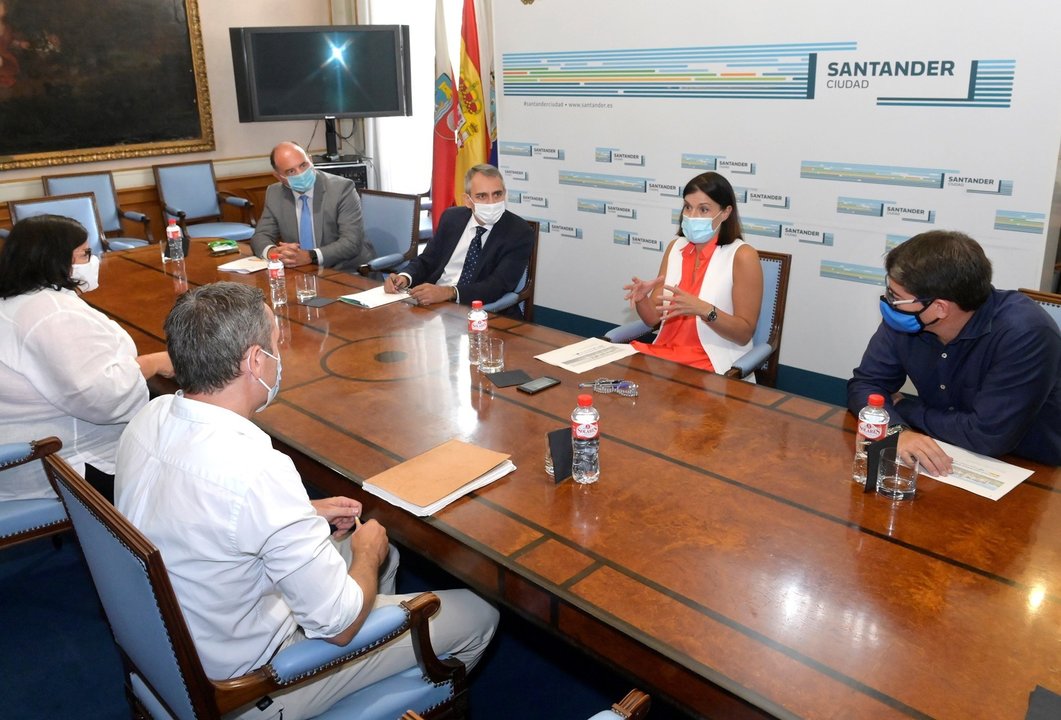 Reunión del Ayuntamiento de Santander y Red.Es