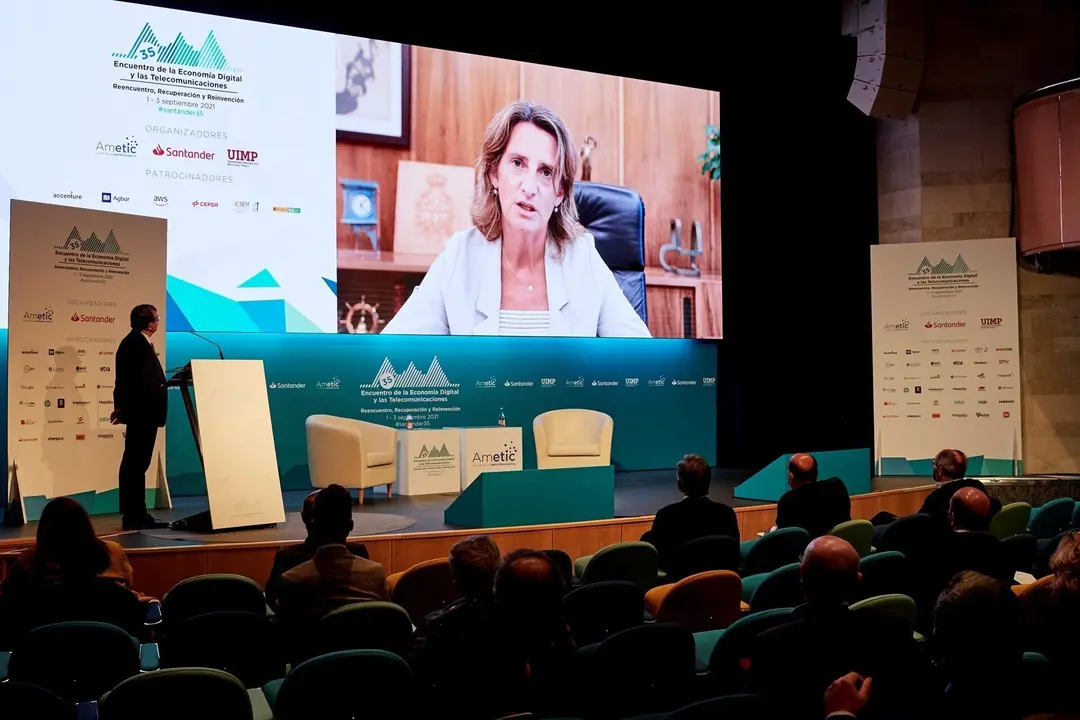 Teresa Ribera, Vicepresidenta Tercera del Gobierno y Ministra para la TRANSICI&Oacute;N ECOL&Oacute;GICA Y EL RETO DEMOGR&Aacute;FICO en su intervenci&oacute;n por videoconferencia en la UIMP