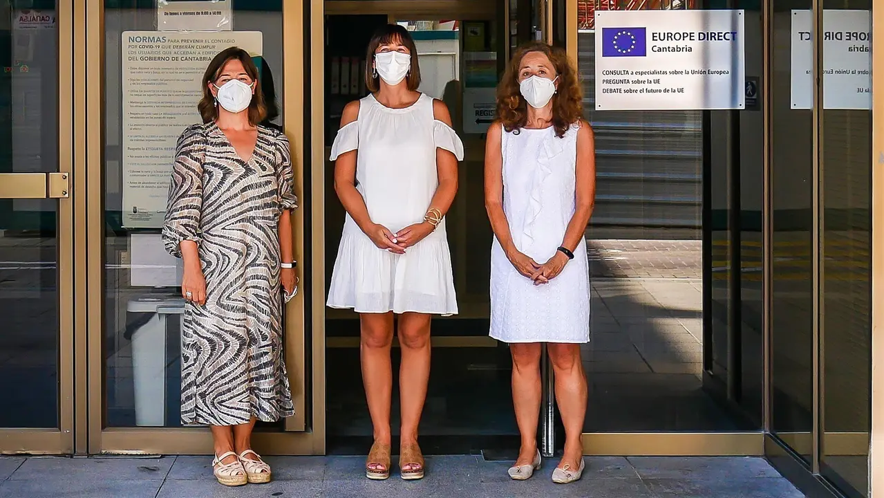 La Consejer&iacute;a de Econom&iacute;a y Hacienda formaliza la inauguraci&oacute;n de la Oficina Europe Direct Cantabria con la instalaci&oacute;n de una placa oficial europea