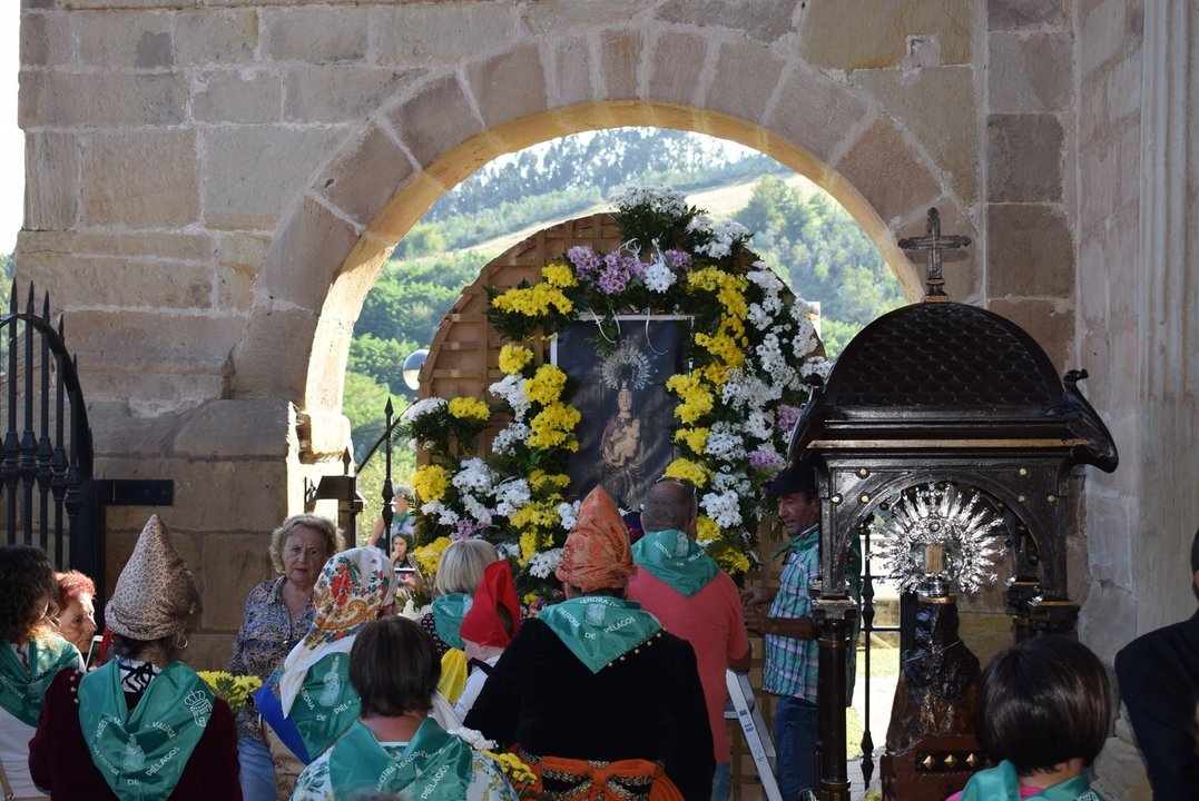 Ofrenda floral a la Virgen de Valencia.- Archivo.