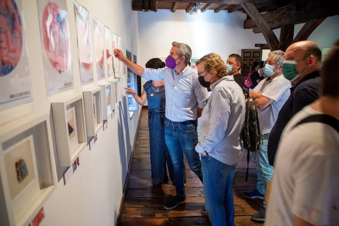 El Vicepresidente Y Consejero De Universidades, Igualdad, Cultura Y Deporte, Pablo Zuloaga, Inaugura La Exposici&oacute;n &lsquo;Siempre Hemos Estado Aqu&iacute;&rsquo;, Dentro De La 3&ordf; Edici&oacute;n De &lsquo;Mujeres Y Cultura&rsquo;.