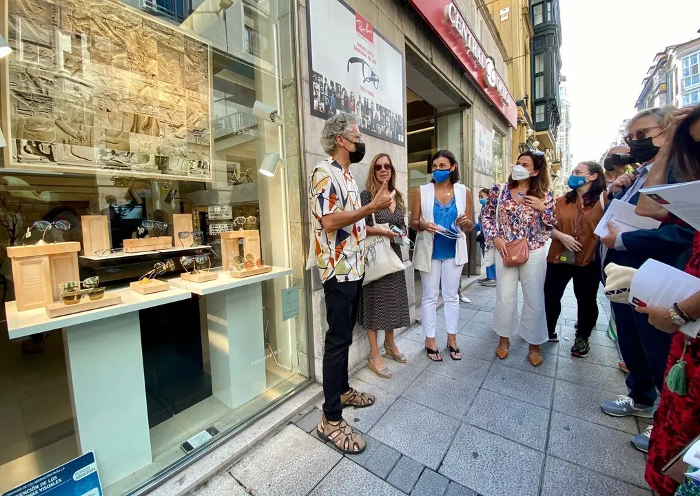 La alcaldesa, Gema Igual, en la inauguraci&oacute;n de 'Arte peatonal'