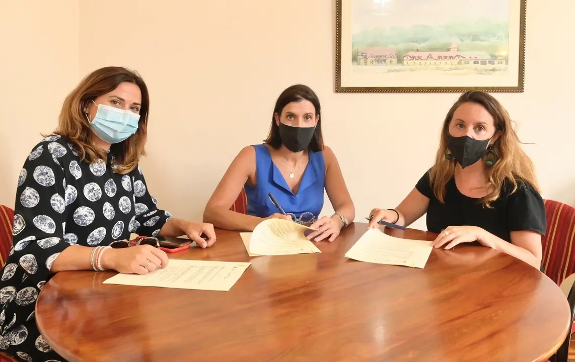 El Ayuntamiento firma un convenio con APIT