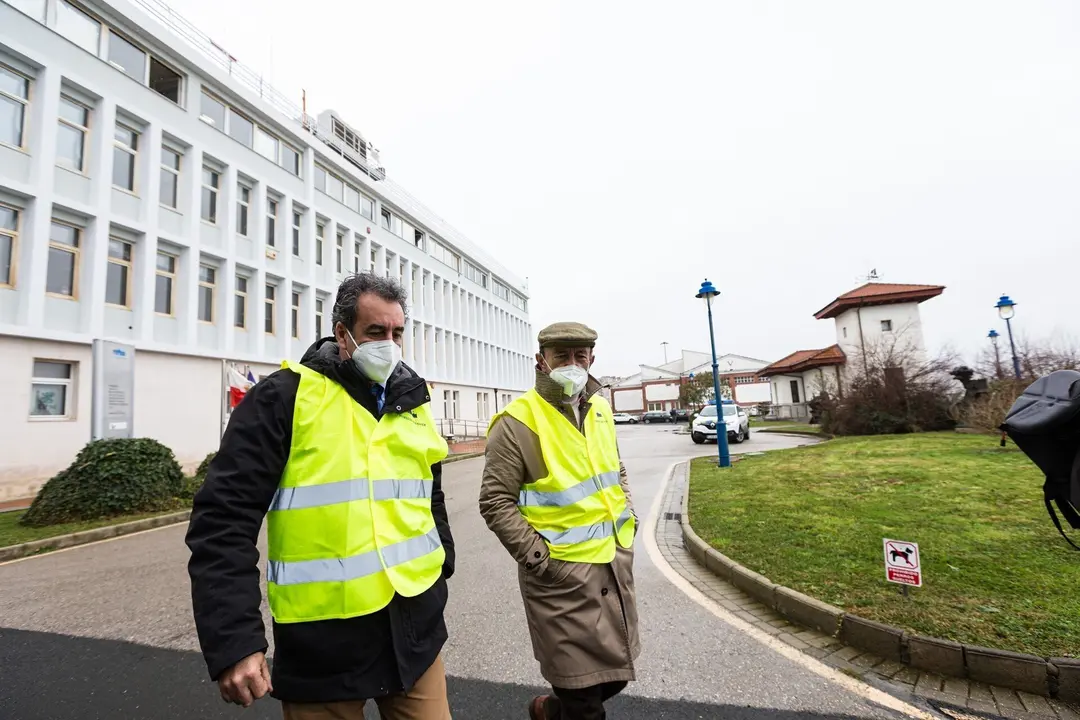El presidente de la APS, Francisco Mart&iacute;n, y el consejero de Turismo, Javier L&oacute;pez Marcano