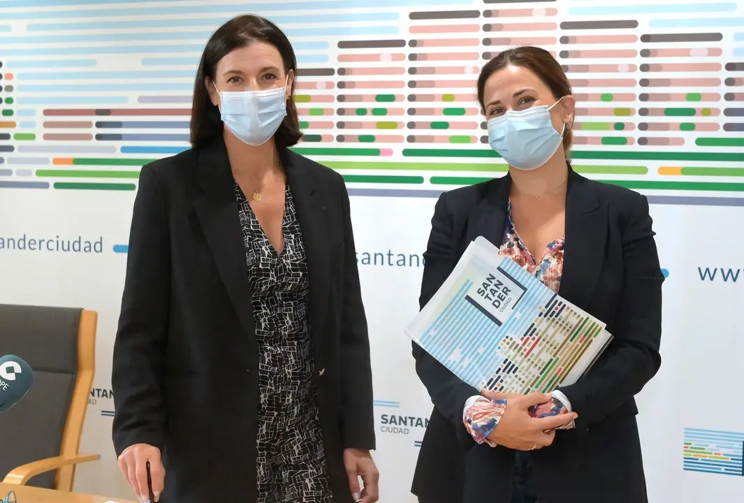 La alcaldesa de Santander, Gema Igual, y la conejala de Turismo, Miriam D&iacute;az, en la presnetaci&oacute;n del Plan Tur&iacute;stico de Santander