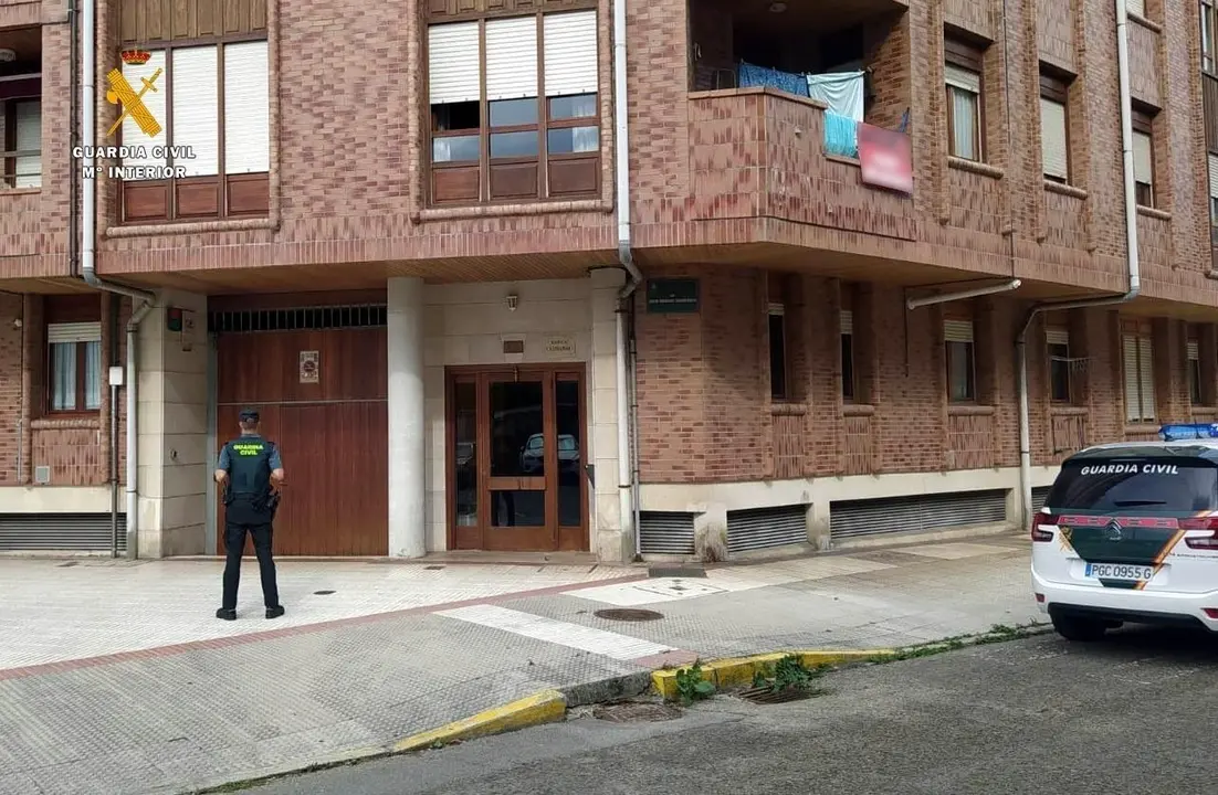 Vigilancia de la Guardia Civil en trasteros de Cotolino, en Castro Urdiales