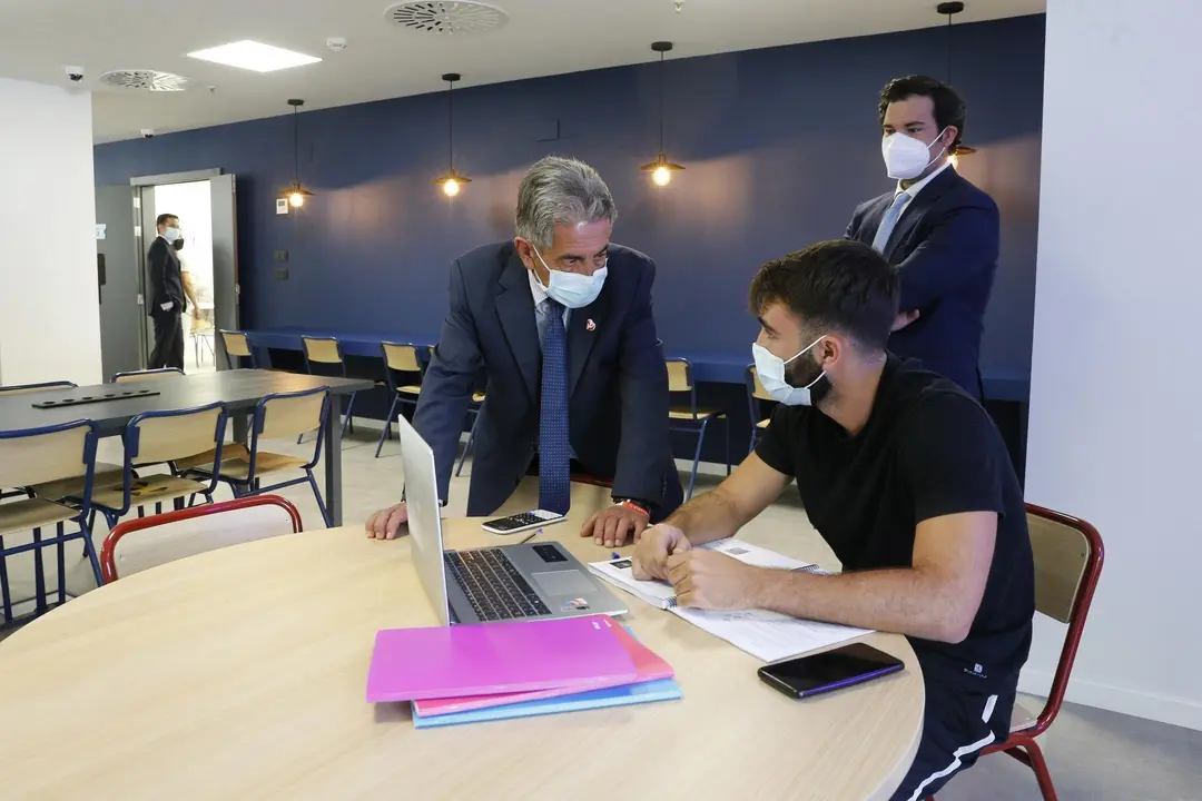 18:30 horas. Avenida Herrera Oria, 23, Santander. El presidente de Cantabria, Miguel &Aacute;ngel Revilla, interviene en la inauguraci&oacute;n de la residencia de estudiantes Micampus Santander. 16 SEPTIEMBRE 2021 &copy; Miguel De la Parra