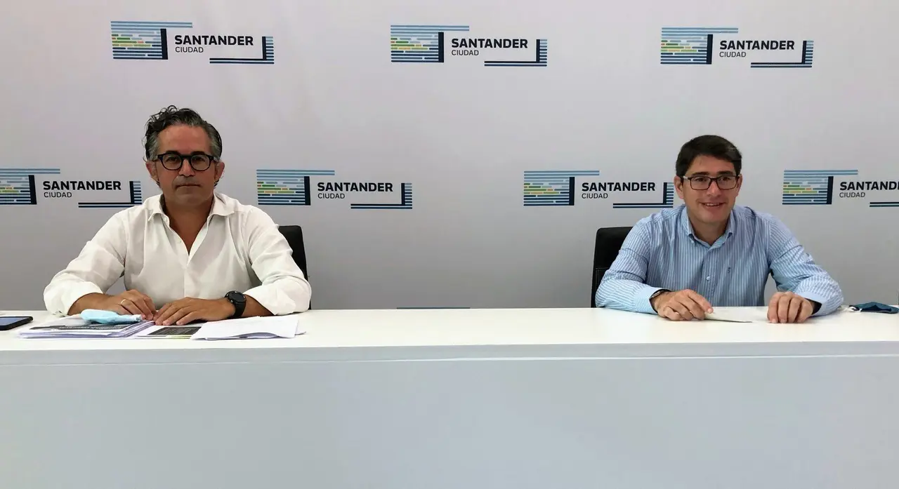 El concejal de Deportes, Felipe P&eacute;rez Manso, y el director del IMD, Luis P&eacute;rez, en la presentaci&oacute;n de las Escuelas Deportivas 2021/2022