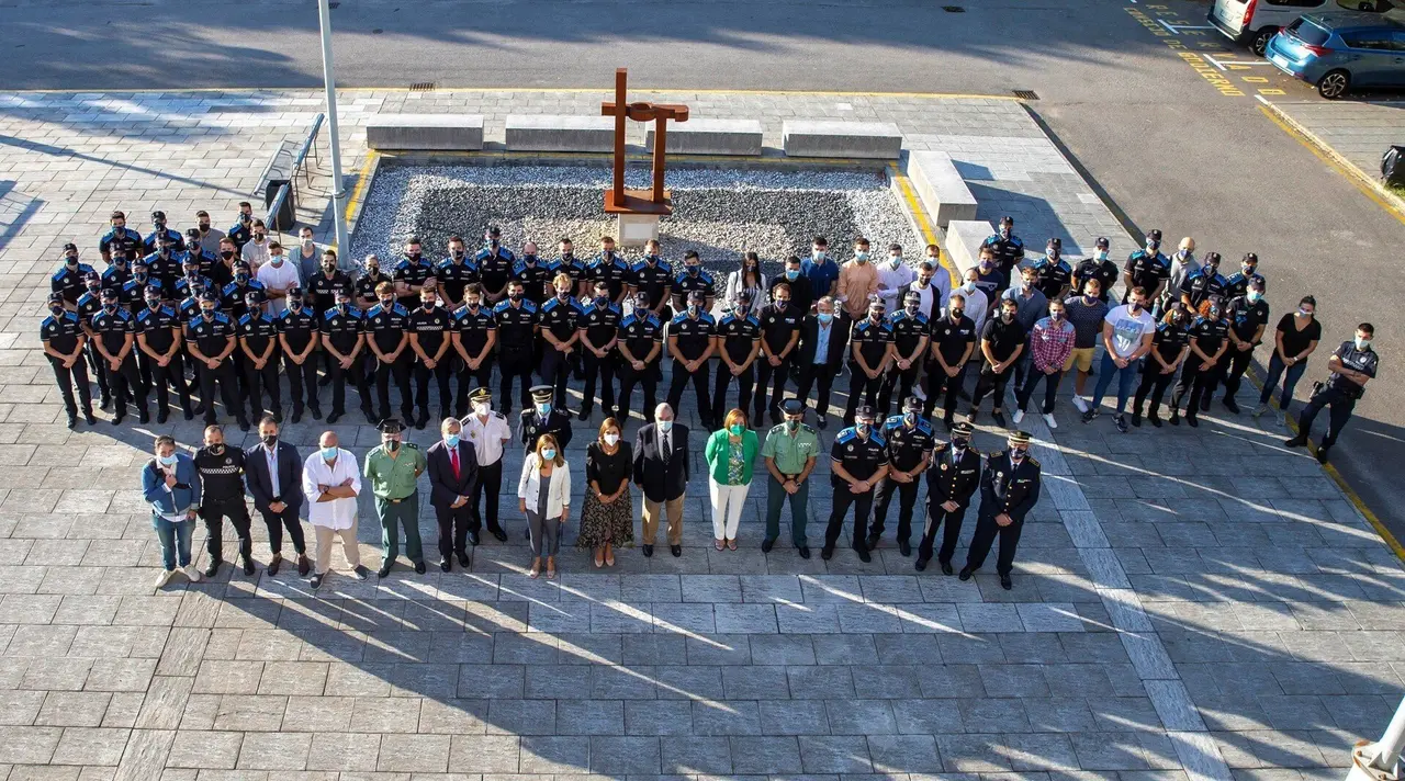 La consejera de Presidencia, Interior, Justicia y Acci&oacute;n Exterior, Paula Fern&aacute;ndez, inaugura el Curso B&aacute;sico de Polic&iacute;a Local.