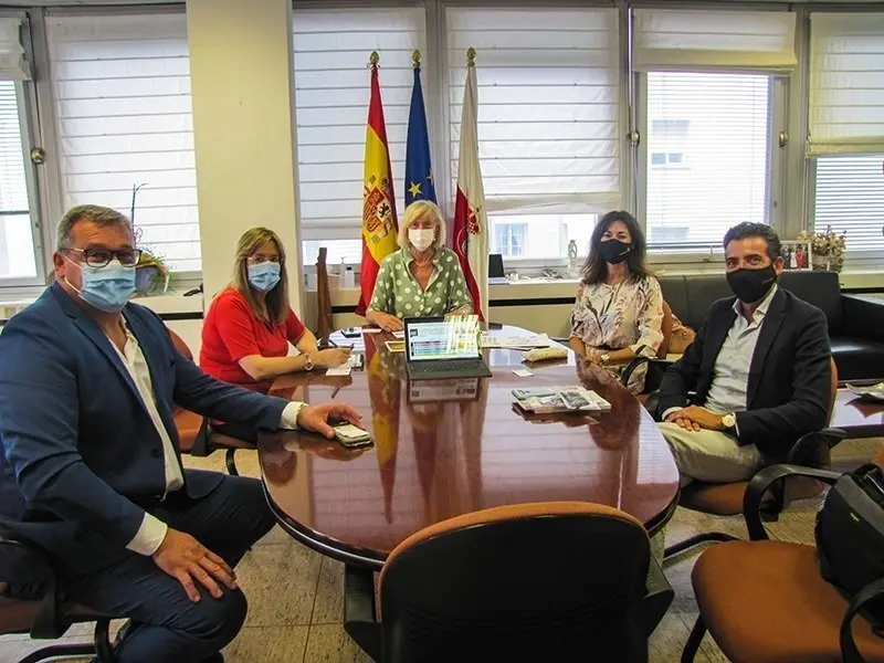La consejera de Educaci&oacute;n, Marina Lomb&oacute; se re&uacute;ne con representantes de la empresa tecnol&oacute;gica Orange.
16 de septiembre de 2021          
