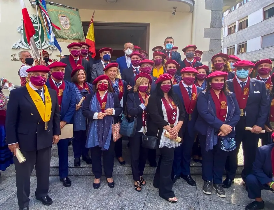 El XXIV Gran Cabildo de la Cofrad&iacute;a de la Anchoa nombra nuevos cofrades, entre ellos el director deportivo de ciclismo Manolo Saiz como cofrade de honor