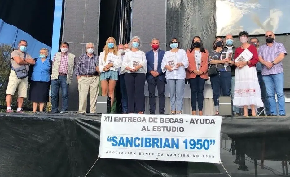 Entrega de premios de la Asociaci&oacute;n Sancibri&aacute;n  los mejores estudiantes del municipio
