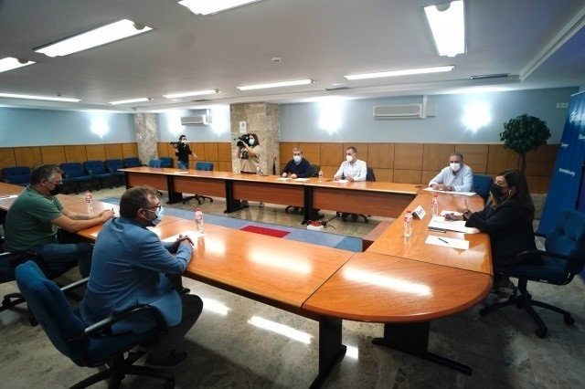 La presidenta del PP, María José Sáenz de Buruaga, se reúne con el comité de empresa de Forjas.