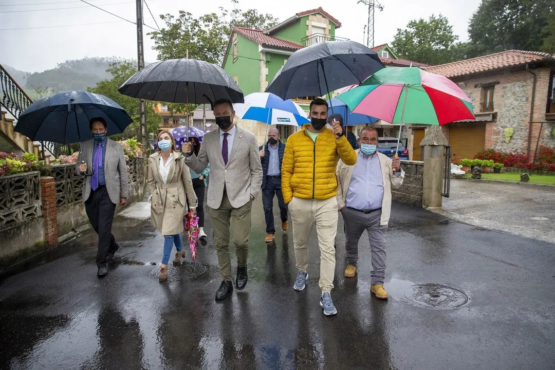 Los consejeros de Medio Ambiente, Guillermo Blanco, y de Obras P&uacute;blicas, Jos&eacute; Luis Gochicoa, inauguran la mejora del saneamiento de La Penilla