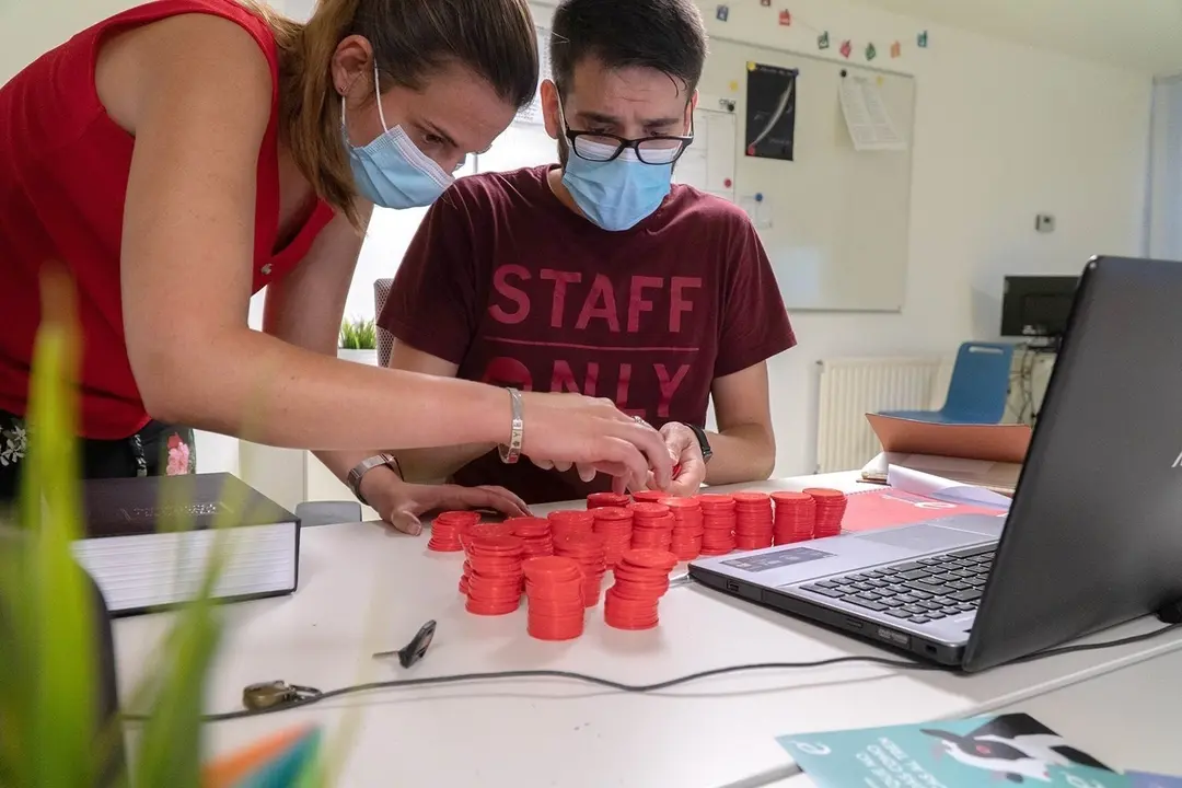 La UC fomenta la participaci&oacute;n de personas con discapacidades visual y auditiva en actividades de divulgaci&oacute;n cient&iacute;fica