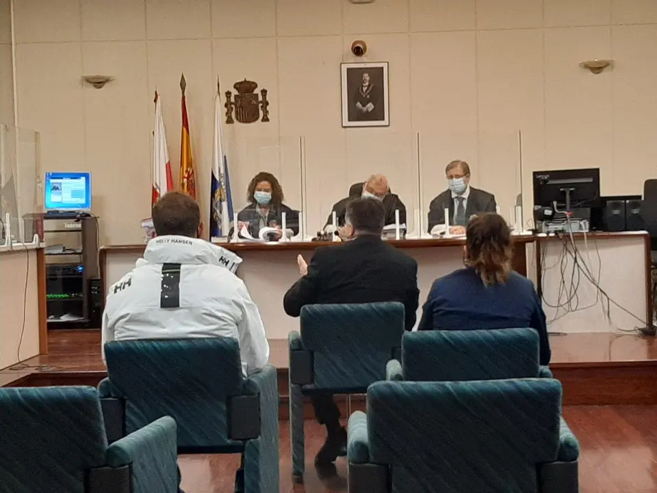 Presunto cabecilla de una organizaci&oacute;n dedicada a la explotaci&oacute;n sexual de mujeres extranjeras, en el juicio contra &eacute;l por la causa, en la que tambi&eacute;n est&aacute;n acusados sus hijos