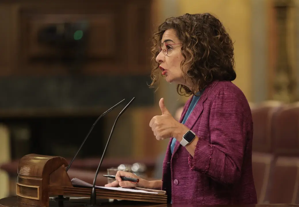 La ministra de Hacienda y Funci&oacute;n P&uacute;blica, Mar&iacute;a Jes&uacute;s Montero, interviene en un pleno de control al Gobierno en el Congreso de los Diputados, a 22 de septiembre de 2021, en Madrid, (Espa&ntilde;a). El pleno ha estado marcado por la comparecencia de la ministra 