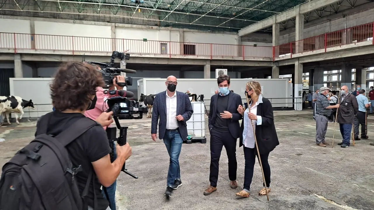 F&eacute;lix &Aacute;lvarez, con el eurodiputado Adr&iacute;an V&aacute;zques y Marta Garc&iacute;a