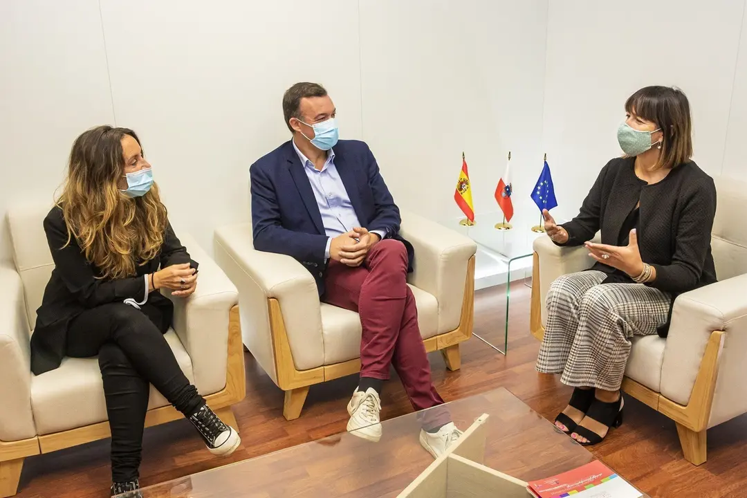 La Consejera De Econom&iacute;a Y Hacienda, Mar&iacute;a S&aacute;nchez, Recibe A La Junta Directiva De La Asociaci&oacute;n De Empresas Y Profesionales Organizadores De Eventos Y Congresos De Cantabria (OPCE)