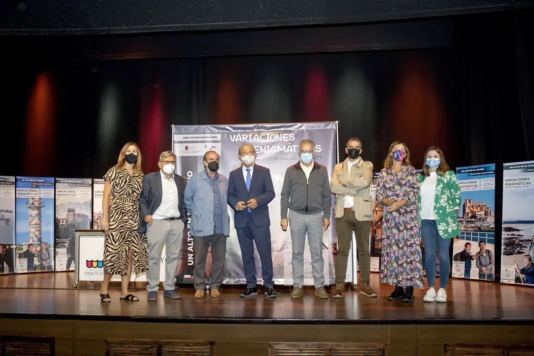 El consejero de Turismo, Javier L&oacute;pez Marcano, presenta la gira de la obra &lsquo;Variaciones Enigm&aacute;ticas&rsquo;, junto con el productor ejecutivo, Juan Calzada, y el director de escena, Ram&oacute;n Calleja