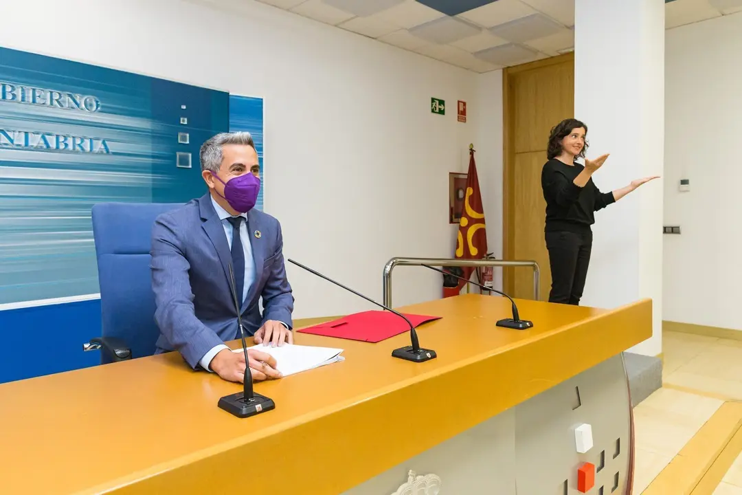 El vicepresidente y consejero de Universidades, Igualdad, Cultura y Deporte, Pablo Zuloaga, informa, en rueda de prensa, de los acuerdos de Consejo de Gobierno.