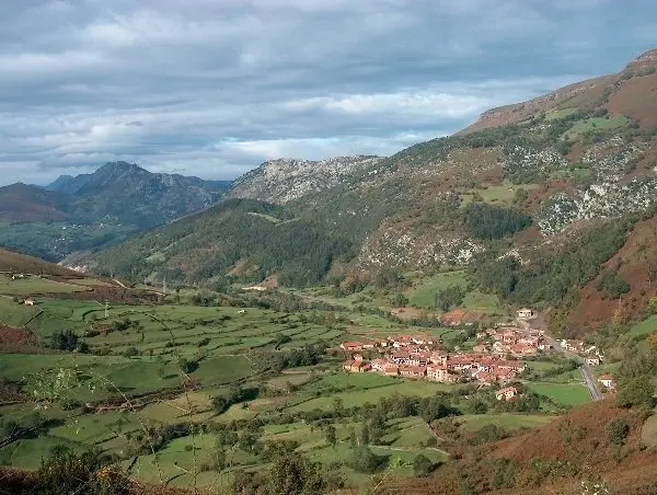 Archivo - Sanidad se compromete a estudiar la mejora de las dotaciones del consultorio de Cabu&eacute;rniga 