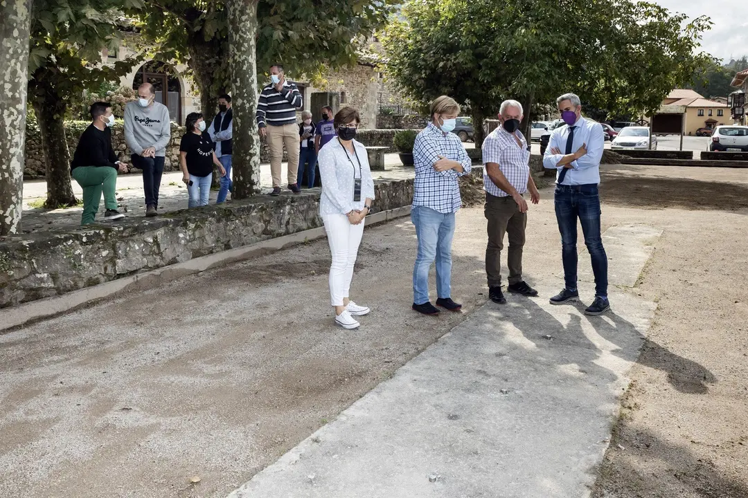 El Vicepresidente Y Consejero De Universidades, Igualdad, Cultura Y Deporte, Pablo Zuloaga, Visita La Bolera De Barcenaciones