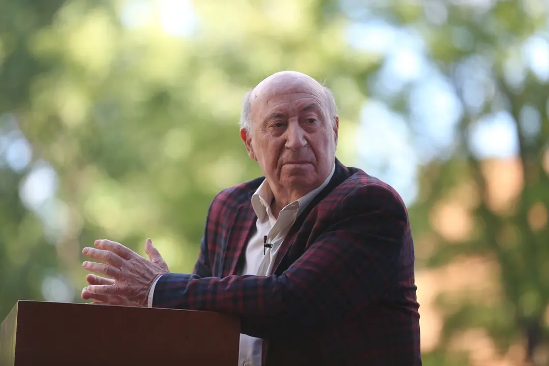 Archivo - El dibujante y humorista Jos&eacute; Mar&iacute;a P&eacute;rez Gonz&aacute;lez, 'Peridis' durante la entrega del I Premio Rojana 'Alfredo P&eacute;rez Rubalcaba&rsquo;, a 21 de junio de 2021, en la Fundaci&oacute;n Felipe Gonz&aacute;lez, Madrid, (Espa&ntilde;a). El galard&oacute;n rinde homenaje a la memoria del