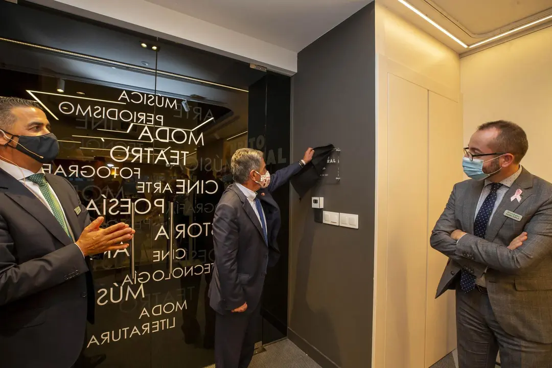 19:00 horas. Centro Comercial Bah&iacute;a de Santander 
El presidente de Cantabria, Miguel &Aacute;ngel Revilla, asiste a la inauguraci&oacute;n de la Sala de &Aacute;mbito Cultural. 
14 NOVIEMBRE 2021 &copy; Miguel De la Parra