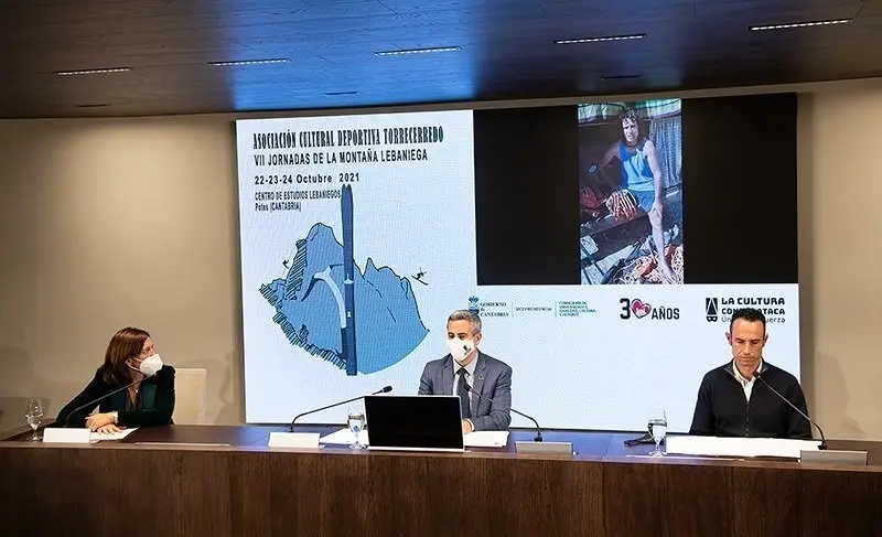12:00 horas. Sala 30 a&ntilde;os del Palacio de Festivales de Cantabria
El vicepresidente y consejero de Universidades, Igualdad, Cultura y Deporte, Pablo Zuloaga, presenta, en rueda de prensa, las VII Jornadas de la Monta&ntilde;a Lebaniega.
Cobertura de nota y foto
FOTO/MIGUEL DE ARRIBA (Palacio) 
