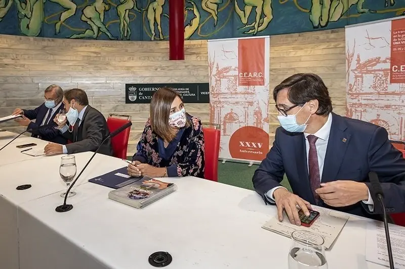 09:30 horas. Sala Mar&iacute;a Blanchard del Palacio de Festivales de Cantabria. 
La consejera de Presidencia, Interior, Justicia y Acci&oacute;n Exterior, Paula Fern&aacute;ndez, y el consejero de Sanidad, Miguel Rodr&iacute;guez, inauguran el encuentro sobre 'Transparencia en la gesti&oacute;n informativa de la COVID-19: una visi&oacute;n poli&eacute;drica', en el que intervendr&aacute; tambi&eacute;n el exministro de Sanidad, Salvador Illa, y el director general de Gobernanza P&uacute;blica en el Ministerio de Pol&iacute;tica Territorial y Funci&oacute;n P&uacute;blica, Olivi&eacute; Bay&oacute;n. 
