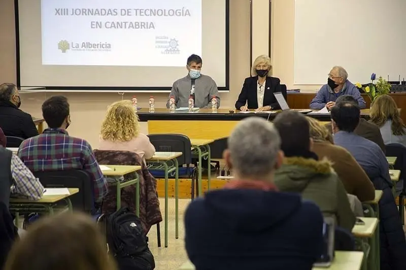 17:00 horas. IES Albericia
La consejera de Educaci&oacute;n y Formaci&oacute;n Profesional, Marina Lomb&oacute;, inaugura las Jornadas de profesores de Tecnolog&iacute;a
nr
9 nov 21
