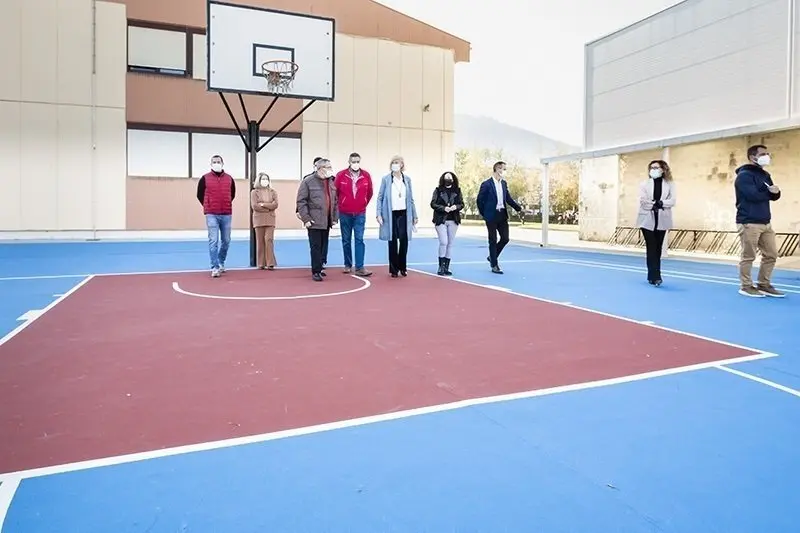 11:30 horas. CEIP Gerardo Diego y Jos&eacute; Mar&iacute;a Pereda (Los Corrales de Buelna)

La consejera de Educaci&oacute;n y Formaci&oacute;n Profesional, Marina Lomb&oacute;, visita los centros educativos CEIP Gerardo Diego y Jos&eacute; Mar&iacute;a Pereda.
11 de noviembre de 2021
Fotograf&iacute;a: Silvia Bouzo