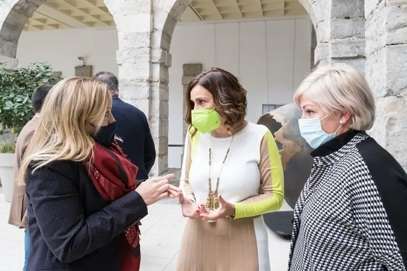 12:30 horas. Parlamento de Cantabria. La consejera de Presidencia, Interior, Justicia y Acci&oacute;n Exterior, Paula Fern&aacute;ndez, informa en la Comisi&oacute;n parlamentaria de Econom&iacute;a y Hacienda de los presupuestos de su departamento para el a&ntilde;o 2022. 12 de noviembre de 2021 &copy; Ra&uacute;l Lucio