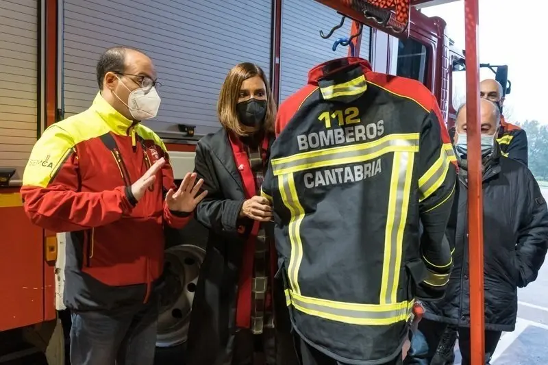 10:00 horas.  Parque de Emergencias de Villacarriedo. La consejera de Presidencia, Interior, Justicia y Acci&oacute;n Exterior, Paula Fern&aacute;ndez, visita el parque de bomberos con motivo de las obras de mejora efectuadas y los preparativos de la campa&ntilde;a de invierno del Servicio de Emergencias. 15 de noviembre de 2021 &copy; Ra&uacute;l Lucio