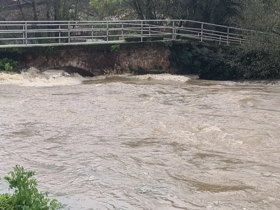 Imagen del r&iacute;o As&oacute;n, en B&aacute;dames (Voto), el pasado lunes