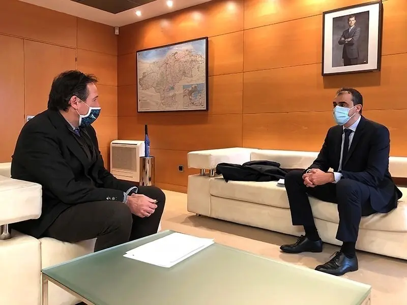 10:00 horas. Despacho del consejero de Obras P&uacute;blicas, Ordenaci&oacute;n del Territorio
y Urbanismo
El consejero de Obras P&uacute;blicas, Ordenaci&oacute;n del Territorio y Urbanismo, Jos&eacute; Luis
Gochicoa, se re&uacute;ne con el alcalde de Alfoz de Lloredo, Enrique Bretones. 
01 de diciembre de 2021