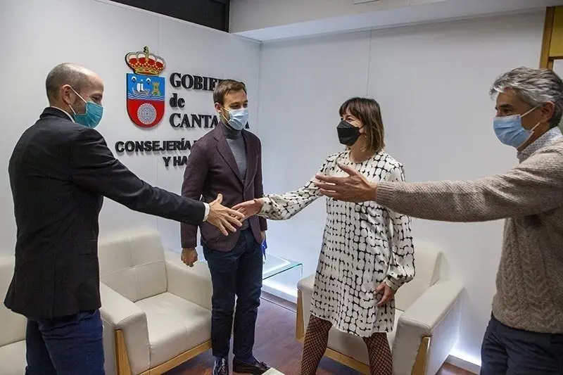 La consejera de Economia y Hacienda, Mar&iacute;a S&aacute;nchez, se re&uacute;ne con Marc Bournisien de Valmont, analista de pol&iacute;ticas de la Unidad de pol&iacute;ticas regionales y rurales de la OCDE, y Jos&eacute; Enrique Garcilazo, Subjefe de la Divisi&oacute;n de Desarrollo Regional y Gobernanza Multinivel de la OCDE