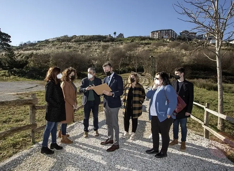11:00.-  (seguido del acto anterior) Ladera del Palacio Jaime del Amo, Suances
El consejero de Desarrollo Rural, Ganader&iacute;a, Pesca, Alimentaci&oacute;n y Medio Ambiente, Guillermo Blanco, visita la zona donde se va a realizar una recuperaci&oacute;n ambiental de la ladera. 
