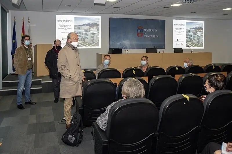 10:00 horas. Sal&oacute;n de actos del PCTCAN
El consejero de Industria, Turismo, Innovaci&oacute;n, Transporte y Comercio, Javier L&oacute;pez Marcano, preside la jornada de SODERCAN sobre las ayudas del programa EMPRECAN Plus.
